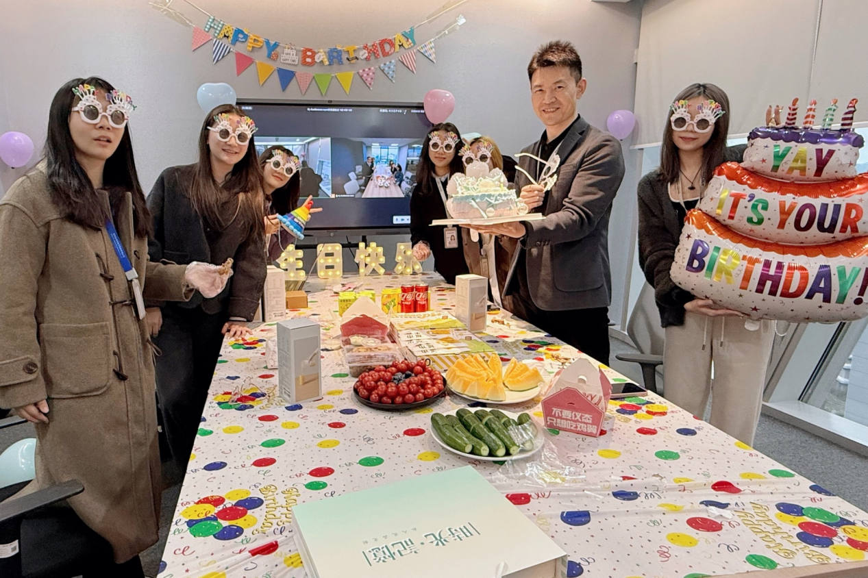 水与鱼的奇妙相聚：水瓶双鱼星座生日狂欢